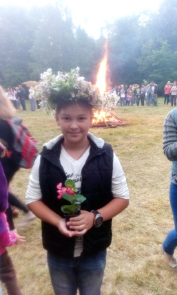 100
